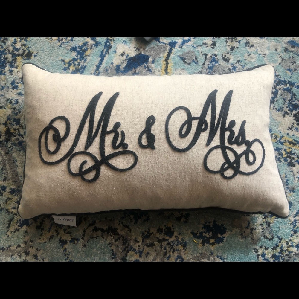 Mr & Mrs Pillow